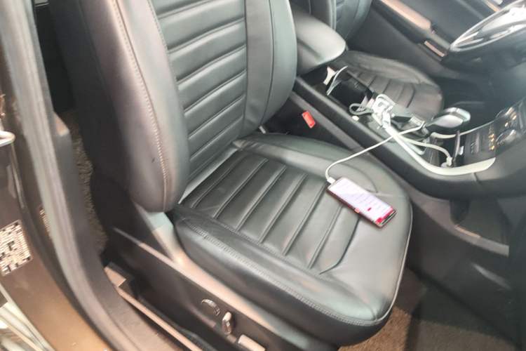 Used Ford Edge 2018 EcoBoost 245 Two-Wheel-Drive Platinum Edition 7-Seater China V Emission Standard Right Front Seat