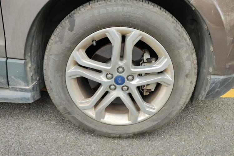 Used Ford Edge 2018 EcoBoost 245 Two-Wheel-Drive Titanium 7-Seater China V Standard Right Front Wheel Hub