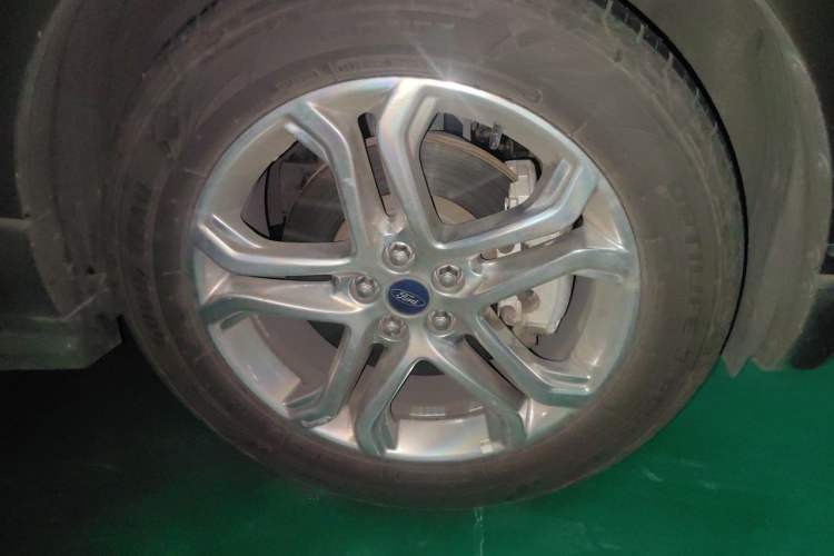 Used Ford Edge 2018 EcoBoost 245 Two-Wheel-Drive Titanium 7-Seater China V Standard Right Front Wheel Hub