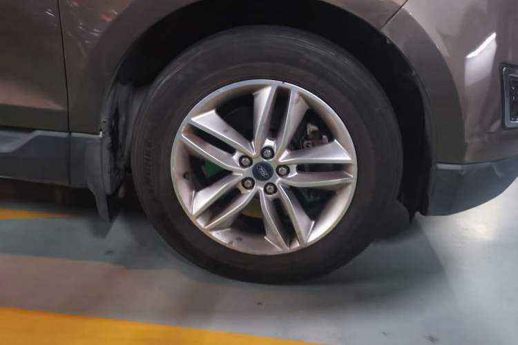 Used Ford Edge 2018 EcoBoost 245 Two-Wheel-Drive Platinum Edition 5 Seats Right Front Wheel Hub
