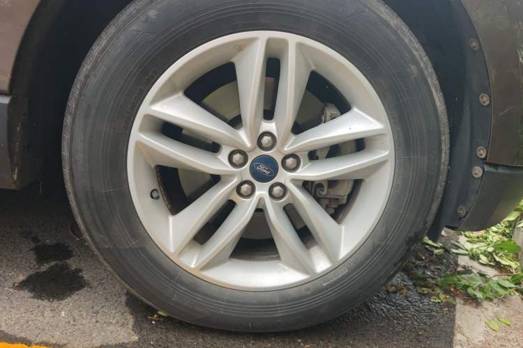 Used Ford Edge 2018 EcoBoost 245 Two-Wheel-Drive Platinum Edition 7-Seater China V Emission Standard Right Front Wheel Hub