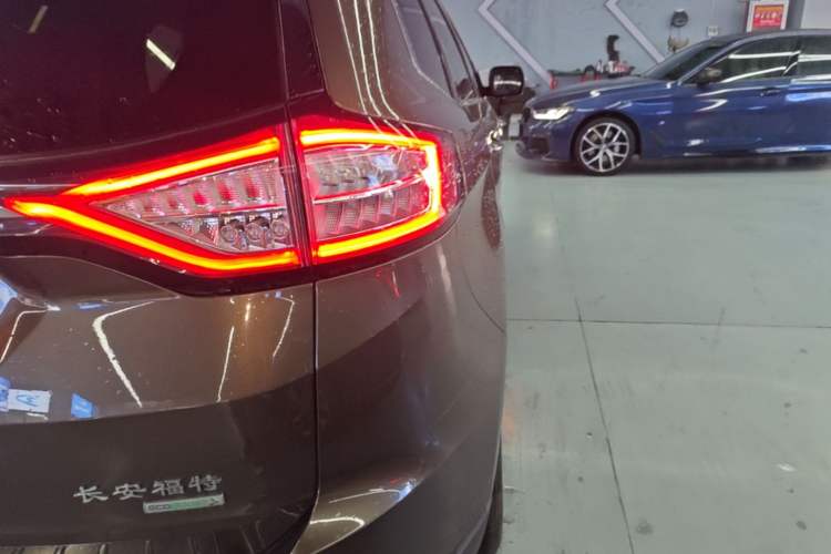 Used Ford Edge 2018 EcoBoost 245 Two-Wheel-Drive Titanium 7-Seater China V Standard Right Rear Taillight
