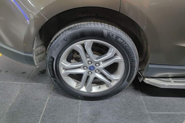 Used Ford Edge 2018 EcoBoost 245 Two-Wheel-Drive Titanium 7-Seater China V Standard Right Rear Wheel Hub