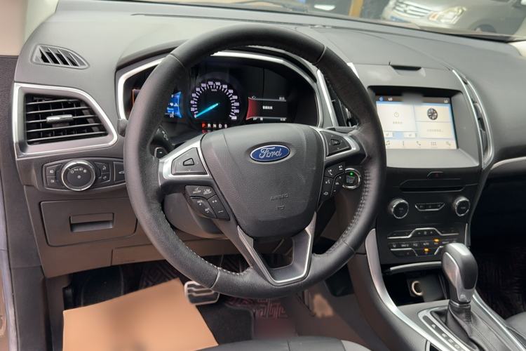 Used Ford Edge 2018 EcoBoost 245 Two-Wheel-Drive Sporty 7-Seater Steering Wheel