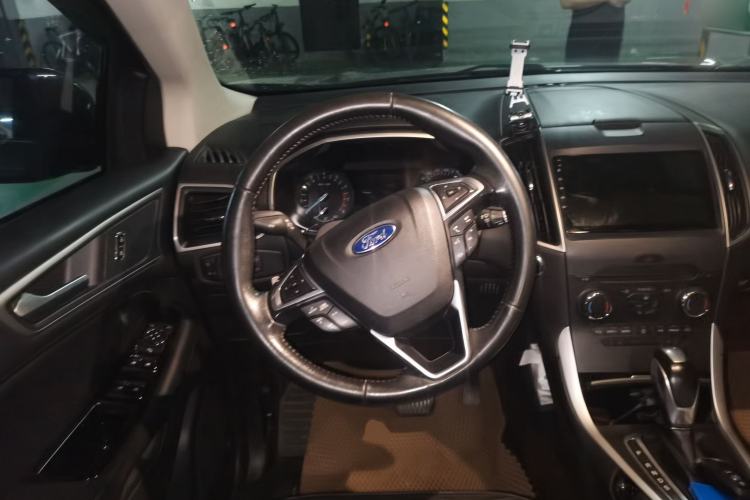 Used Ford Edge 2018 EcoBoost 245 Two-Wheel-Drive Platinum Edition 5 Seats Steering Wheel