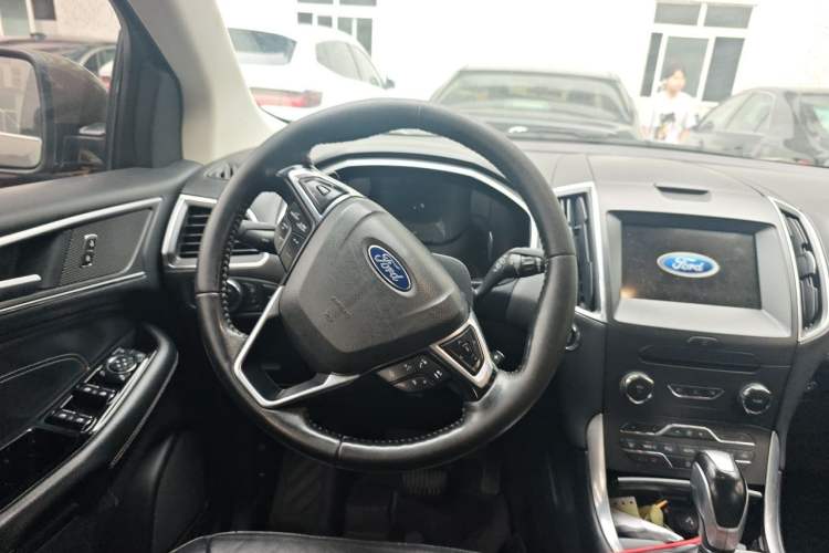 Used Ford Edge 2018 EcoBoost 245 Two-Wheel-Drive Titanium 7-Seater China V Standard Steering Wheel