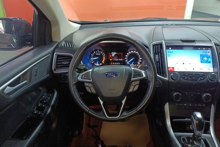 Used Ford Edge 2018 EcoBoost 245 Two-Wheel-Drive Platinum Edition 5 Seats Steering Wheel