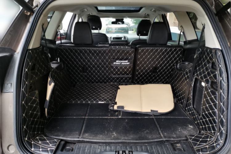 Used Ford Edge 2018 EcoBoost 245 Four-Wheel Drive Titanium 7-Seater Trunk