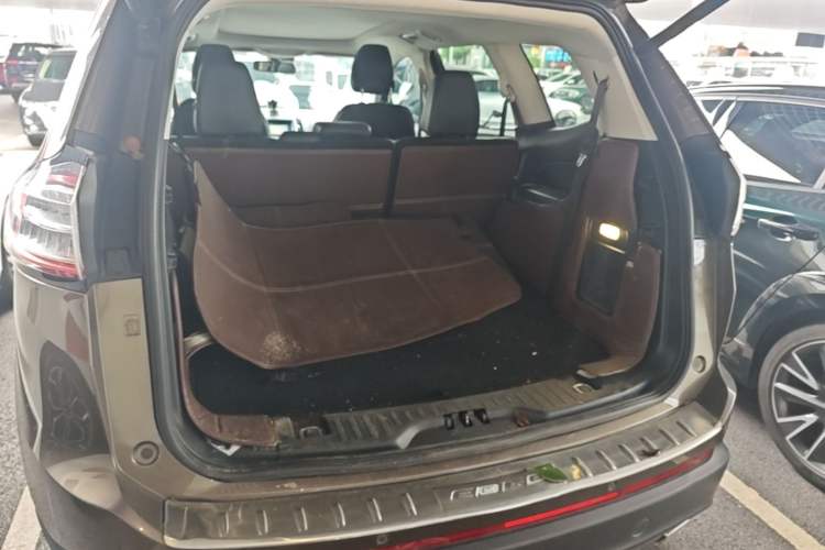 Used Ford Edge 2018 EcoBoost 245 Two-Wheel-Drive Titanium 7-Seater China VI Standard Trunk