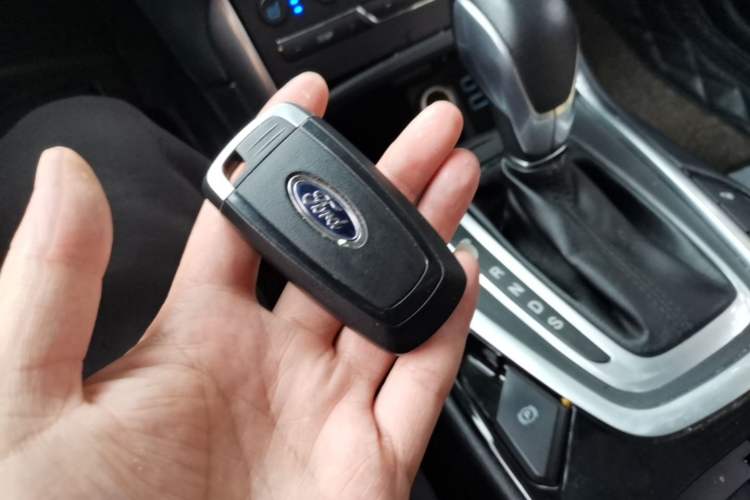 Used Ford Edge 2018 EcoBoost 245 Four-Wheel Drive Titanium 7-Seater Vehicle Key