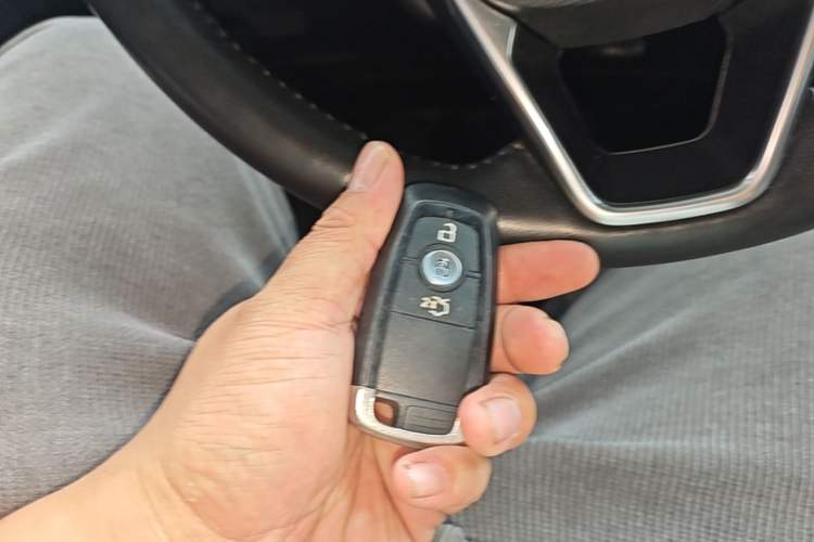 Used Ford Edge 2018 EcoBoost 245 Two-Wheel-Drive Titanium 7-Seater China VI Standard Vehicle Key