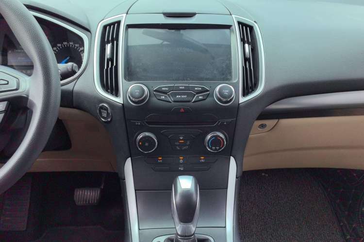 Used Ford Edge 2018 EcoBoost 245 Two-Wheel-Drive Titanium 5-Seater China V Standard Audio And AC Panel