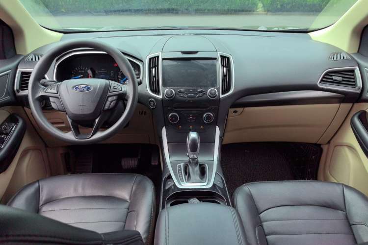 Used Ford Edge 2018 EcoBoost 245 Two-Wheel-Drive Titanium 5-Seater China V Standard Center Console