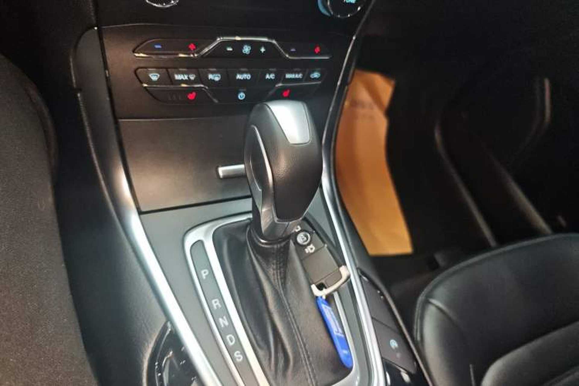 Used Ford Edge 2018 EcoBoost 245 Two-Wheel-Drive Titanium 7-Seater China VI Standard Gear Lever
