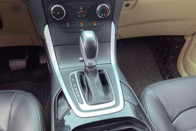 Used Ford Edge 2018 EcoBoost 245 Two-Wheel-Drive Titanium 5-Seater China V Standard Gear Lever