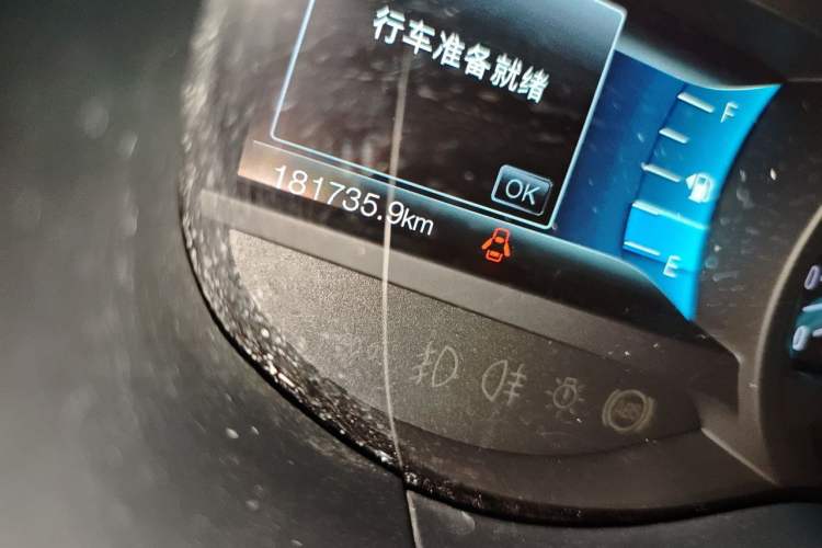 Used Ford Edge 2018 EcoBoost 245 Two-Wheel-Drive Titanium 7-Seater China V Standard Odometer Close Up
