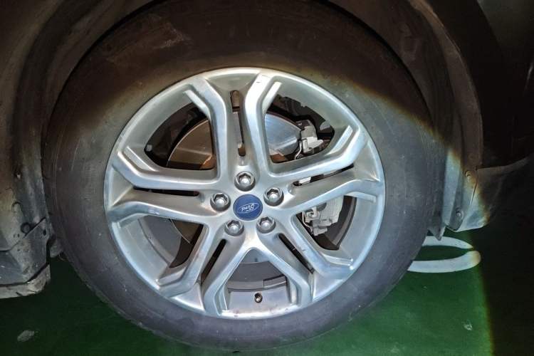 Used Ford Edge 2018 EcoBoost 245 Two-Wheel-Drive Titanium 7-Seater China V Standard Right Front Wheel Hub