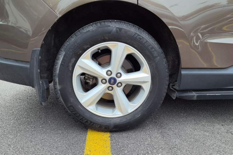 Used Ford Edge 2018 EcoBoost 245 Two-Wheel-Drive Titanium 5-Seater China V Standard Right Rear Wheel Hub
