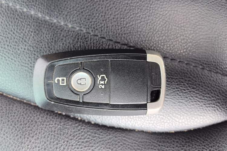 Used Ford Edge 2018 EcoBoost 245 Two-Wheel-Drive Titanium 5-Seater China V Standard Vehicle Key