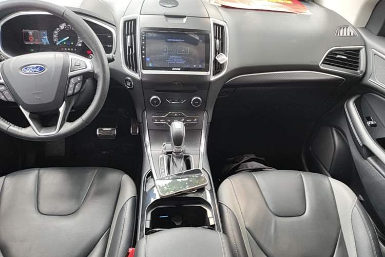 Used Ford Edge 2018 EcoBoost 245 Two-Wheel-Drive Sporty 7-Seater Audio And AC Panel