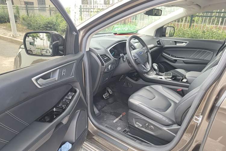 Used Ford Edge 2018 EcoBoost 245 Two-Wheel-Drive Sporty 7-Seater Driver Seat
