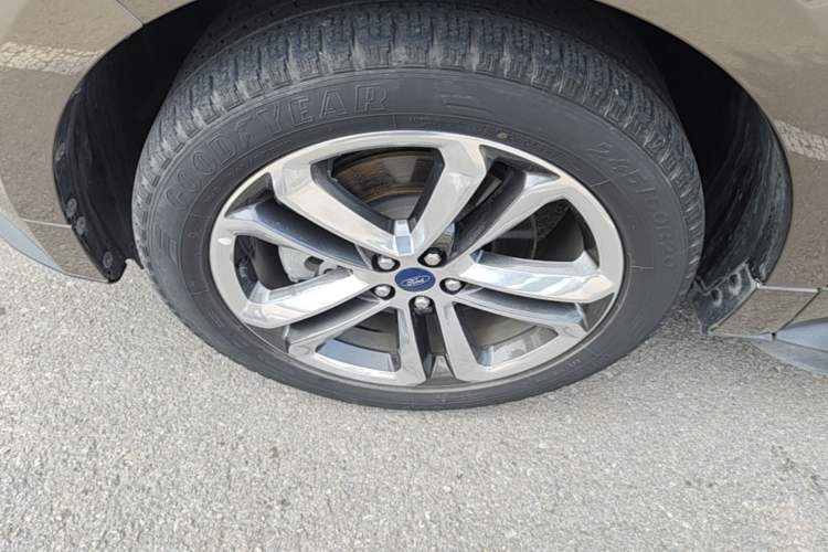 Used Ford Edge 2018 EcoBoost 245 Two-Wheel-Drive Sporty 7-Seater Exterior 4
