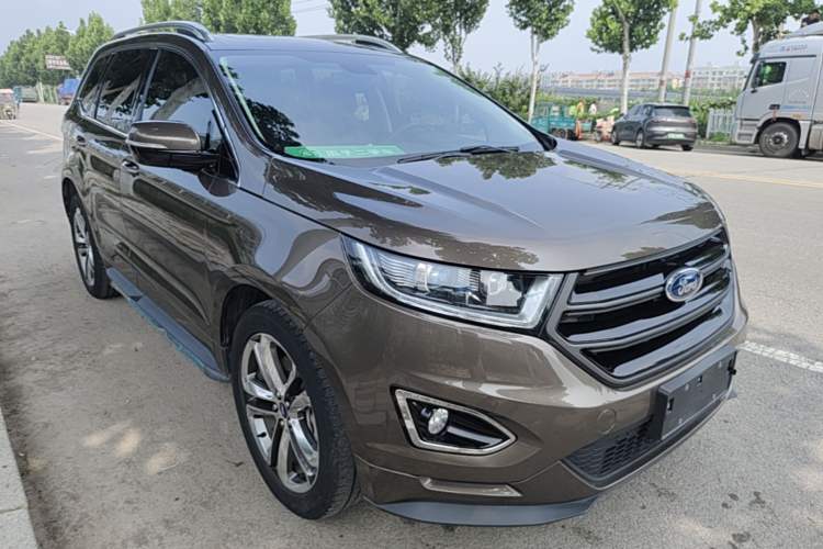 Used Ford Edge 2018 EcoBoost 245 Two-Wheel-Drive Sporty 7-Seater Front Right 45 Deg