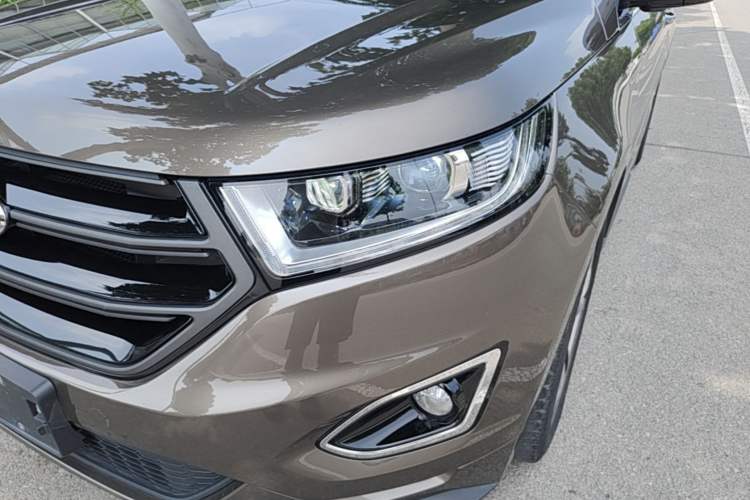 Used Ford Edge 2018 EcoBoost 245 Two-Wheel-Drive Sporty 7-Seater Left Front Headlight