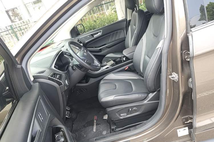 Used Ford Edge 2018 EcoBoost 245 Two-Wheel-Drive Sporty 7-Seater Left Front Seat