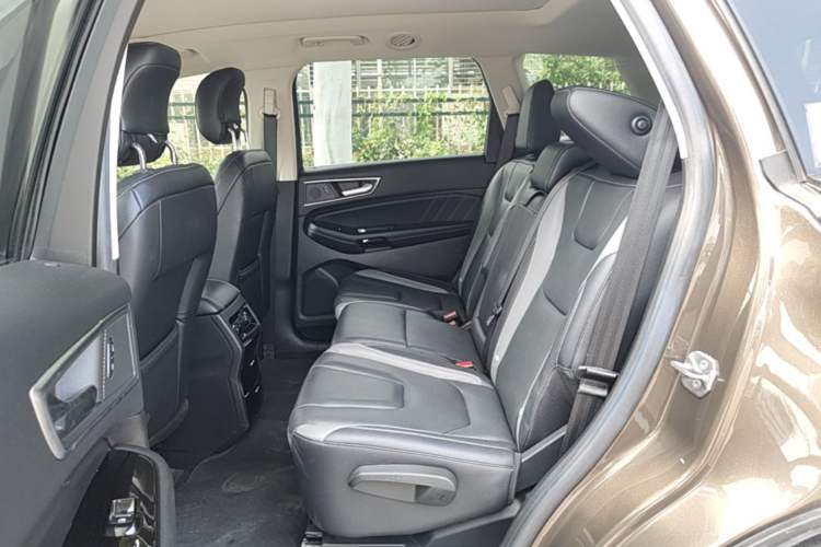 Used Ford Edge 2018 EcoBoost 245 Two-Wheel-Drive Sporty 7-Seater Left Rear Seat
