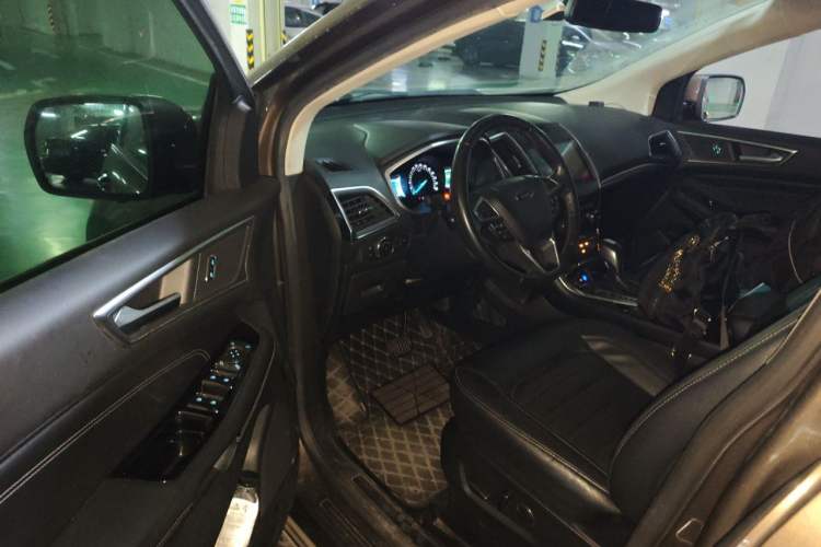 Used Ford Edge 2018 EcoBoost 245 Four-Wheel Drive Titanium 7-Seater Driver Seat