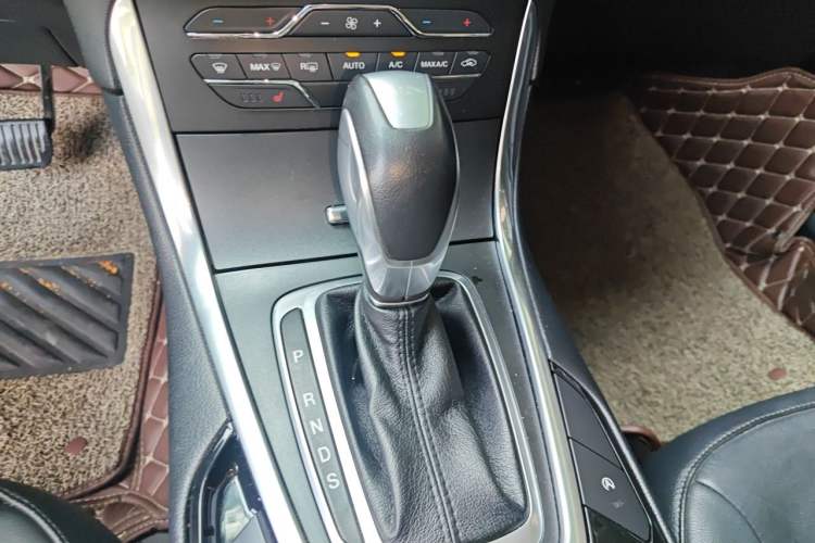 Used Ford Edge 2018 EcoBoost 245 Two-Wheel-Drive Titanium 7-Seater China V Standard Gear Lever