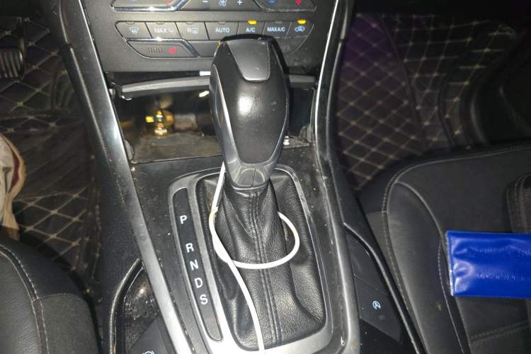 Used Ford Edge 2018 EcoBoost 245 Two-Wheel-Drive Titanium 7-Seater China V Standard Gear Lever