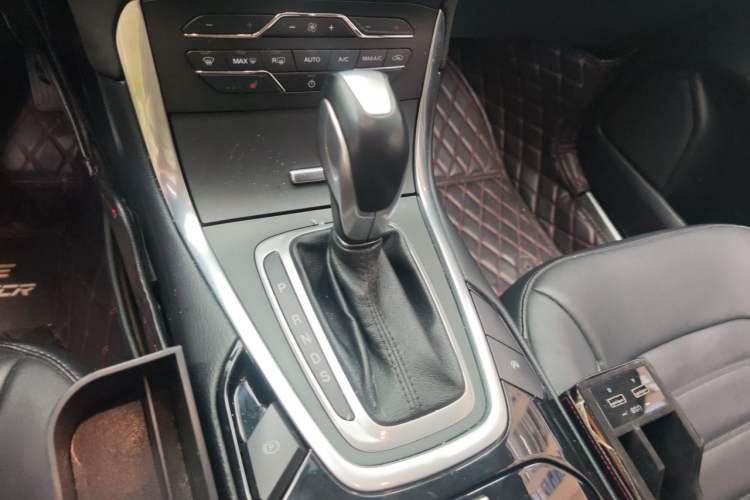 Used Ford Edge 2018 EcoBoost 245 Two-Wheel-Drive Titanium 7-Seater China V Standard Gear Lever