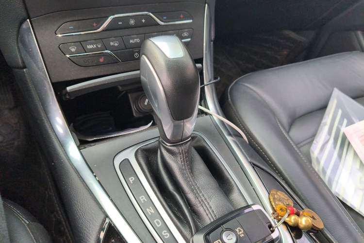 Used Ford Edge 2018 EcoBoost 245 Two-Wheel-Drive Titanium 7-Seater China V Standard Gear Lever