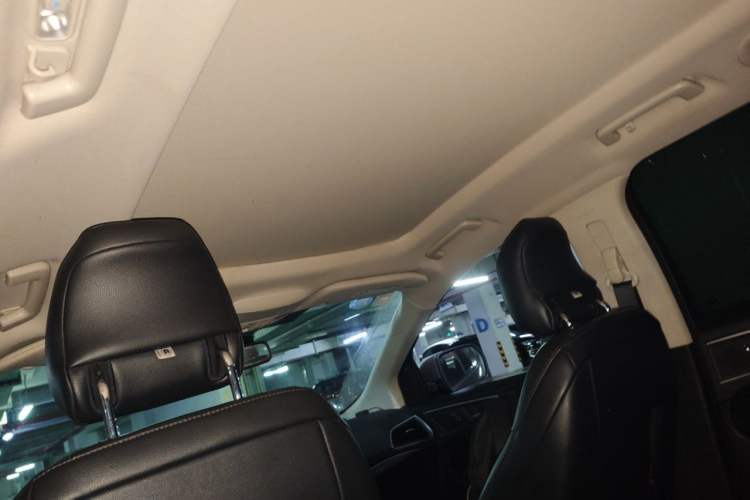 Used Ford Edge 2018 EcoBoost 245 Four-Wheel Drive Titanium 7-Seater Headliner