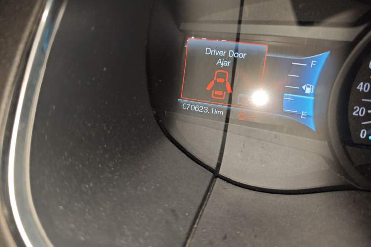 Used Ford Edge 2018 EcoBoost 245 Four-Wheel Drive Titanium 7-Seater Odometer Close Up