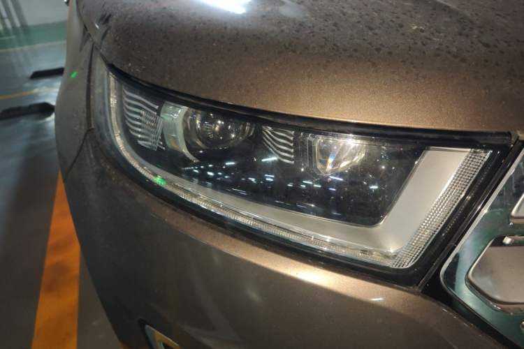 Used Ford Edge 2018 EcoBoost 245 Four-Wheel Drive Titanium 7-Seater Right Front Headlight