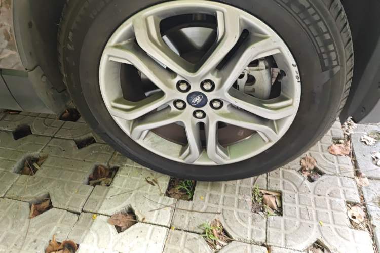 Used Ford Edge 2018 EcoBoost 245 Two-Wheel-Drive Titanium 7-Seater China V Standard Right Front Wheel Hub