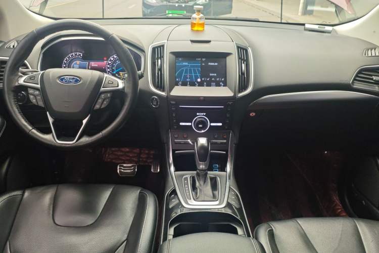 Used Ford Edge 2018 EcoBoost 245 Four-Wheel Drive Titanium 7-Seater Audio And AC Panel
