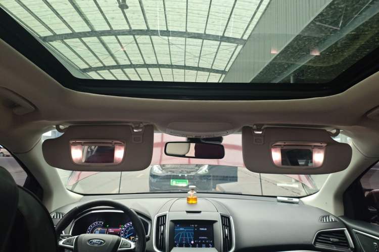Used Ford Edge 2018 EcoBoost 245 Four-Wheel Drive Titanium 7-Seater Headliner