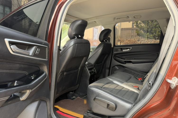 Used Ford Edge 2018 EcoBoost 245 Two-Wheel-Drive Titanium 7-Seater China V Standard Interior 3