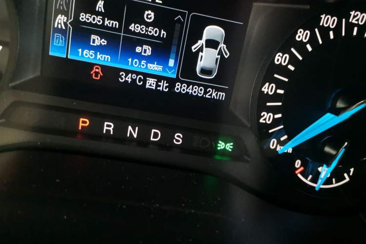 Used Ford Edge 2018 EcoBoost 245 Two-Wheel-Drive Platinum Edition 7-Seater China V Emission Standard Odometer Close Up