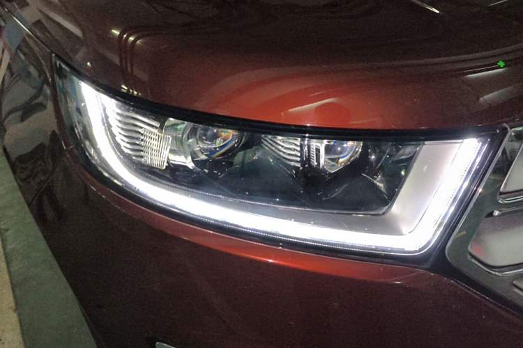 Used Ford Edge 2018 EcoBoost 245 Two-Wheel-Drive Titanium 7-Seater China V Standard Right Front Headlight