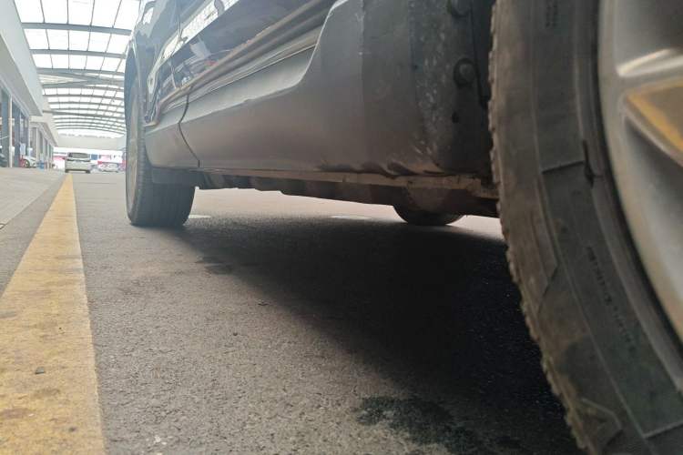 Used Ford Edge 2018 EcoBoost 245 Four-Wheel Drive Titanium 7-Seater Right Side Sill