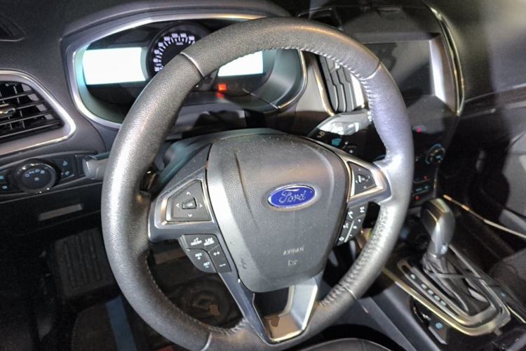 Used Ford Edge 2018 EcoBoost 245 Two-Wheel-Drive Titanium 7-Seater China V Standard Steering Wheel