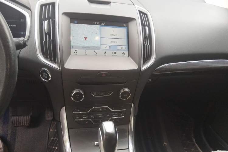 Used Ford Edge 2018 EcoBoost 245 Four-Wheel Drive Titanium 7-Seater Audio And AC Panel