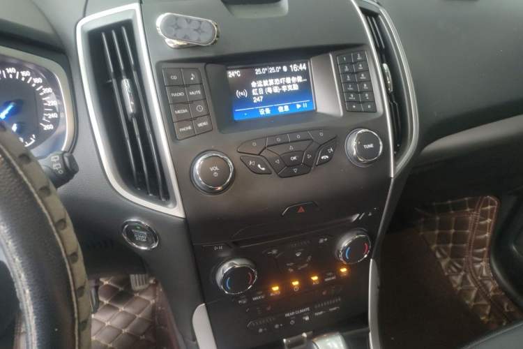 Used Ford Edge 2018 EcoBoost 245 Two-Wheel-Drive Platinum Edition 7-Seater China V Emission Standard Audio And AC Panel