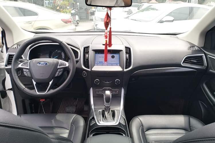 Used Ford Edge 2018 EcoBoost 245 Two-Wheel-Drive Titanium 7-Seater China VI Standard Audio And AC Panel