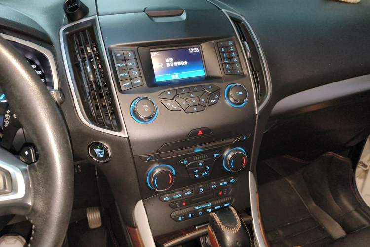 Used Ford Edge 2018 EcoBoost 245 Two-Wheel-Drive Platinum Edition 7-Seater China V Emission Standard Audio And AC Panel